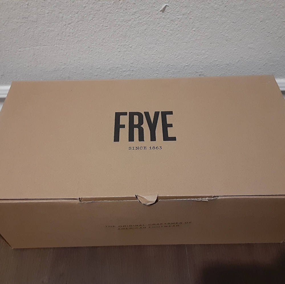 Frye - Picture 5 of 5
